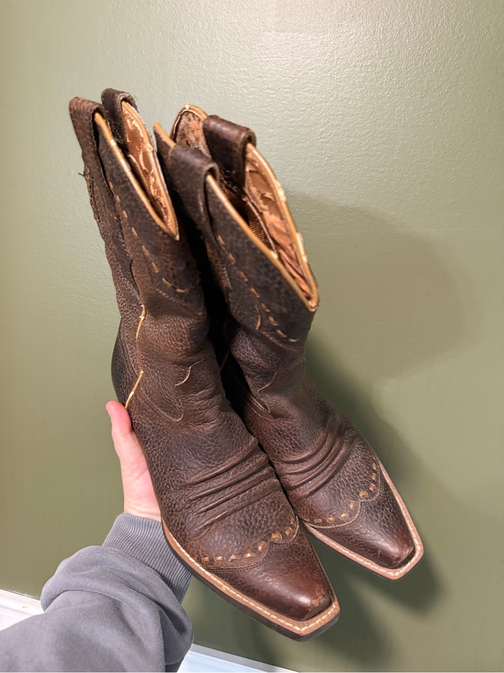 Ariat